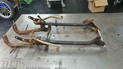 MOTO GUZZI 184203500010-USED FRAMETUBE SET CPL WITH CONTROLS AND MAIN STAND 1000 G5 USED